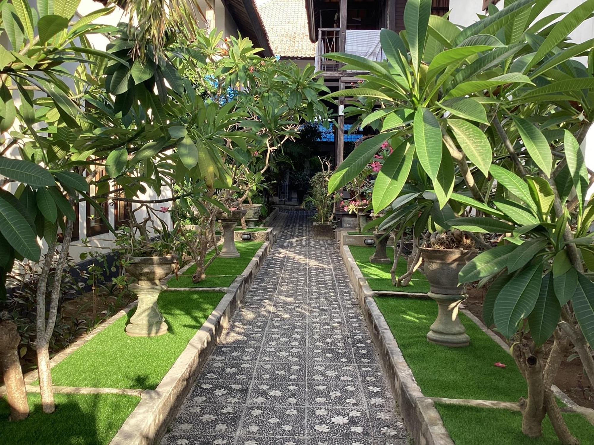 Linda Beach Hotel Lembongan Exterior foto