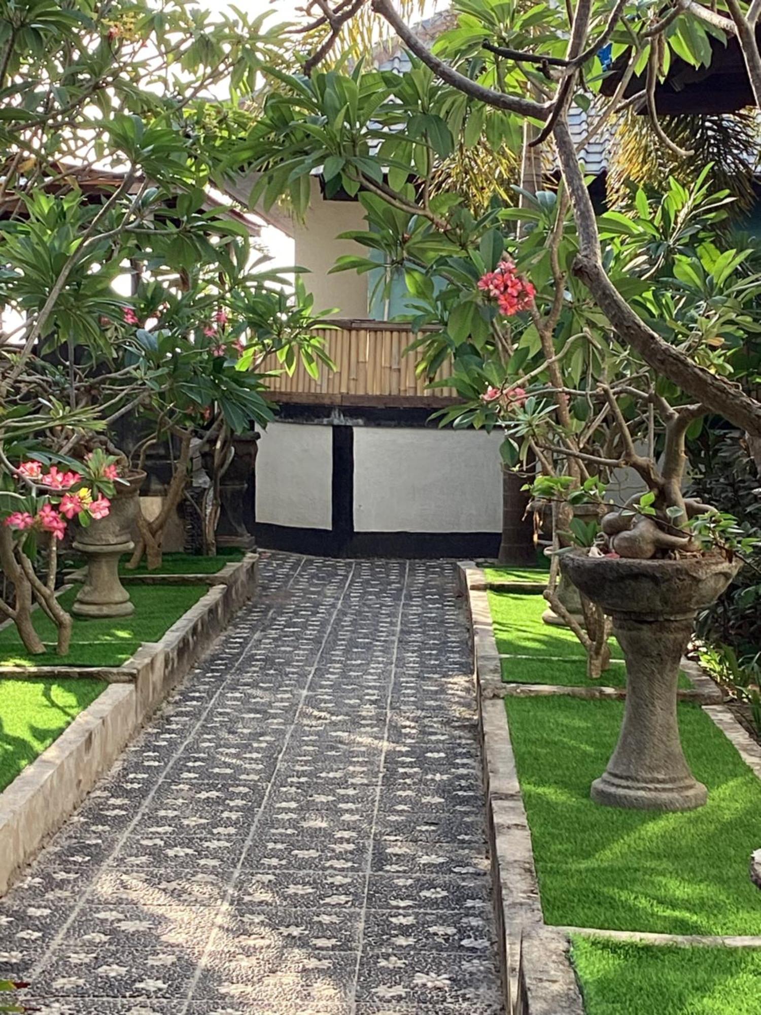 Linda Beach Hotel Lembongan Exterior foto